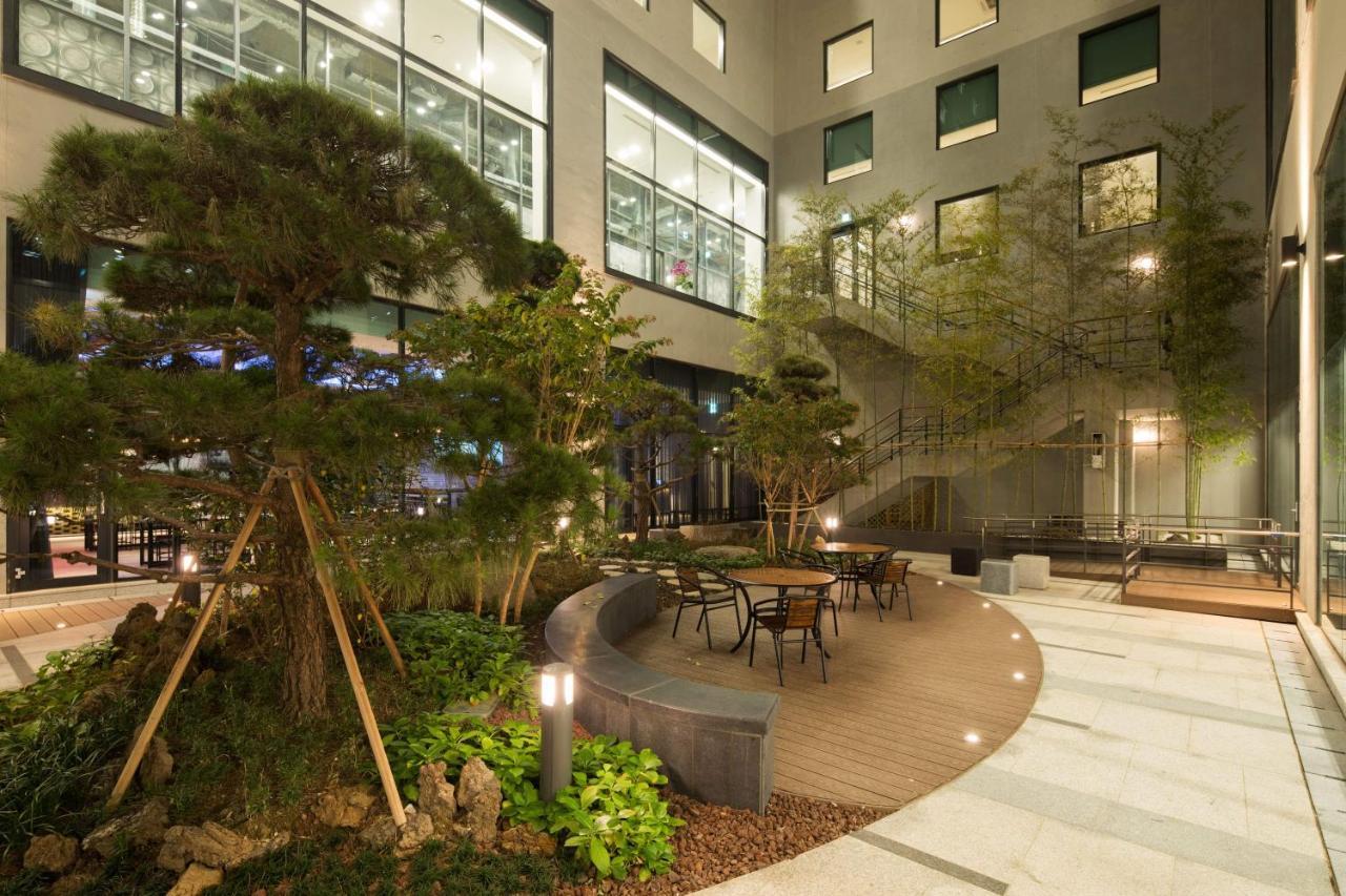 Orakai Cheonggyesan Hotel, BW Premier Collection Сеул Экстерьер фото